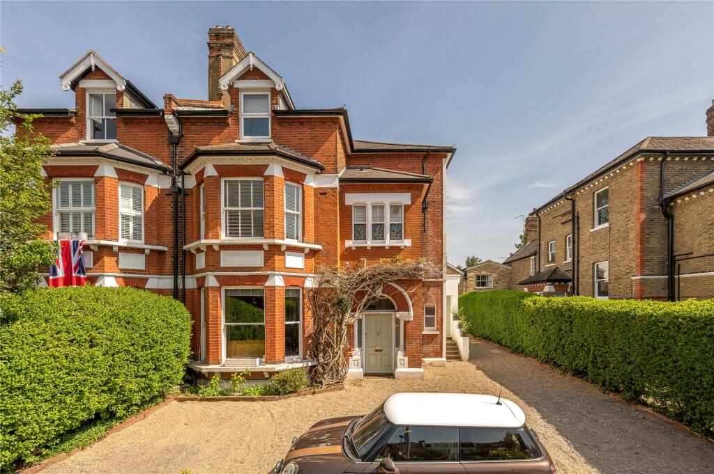 Main image of property: Earlsfield Road, London, SW18