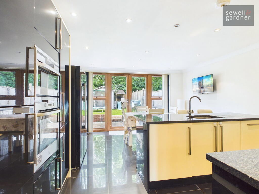 Dukes Place, Croxley Green - View 6