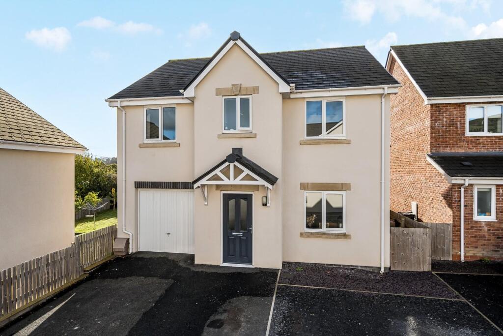 4-bed detached on Cysgod Y Gyrn, Llansilin, Oswestry, £329,950
