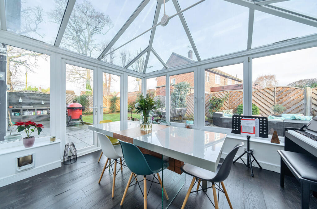 Winston Drive, Cobham, Surrey, KT11 photo 4