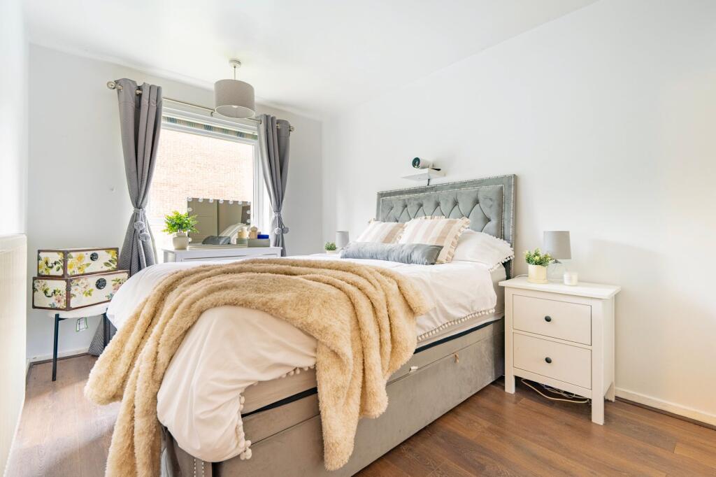 Apartment in Norwich, Mile Cross - View 5