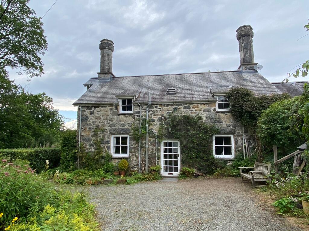3-bed detached on Bryncoedifor Cottage, Bryncoedifor, Rhydymain, Dolgellau, LL40 2AN, £375,000