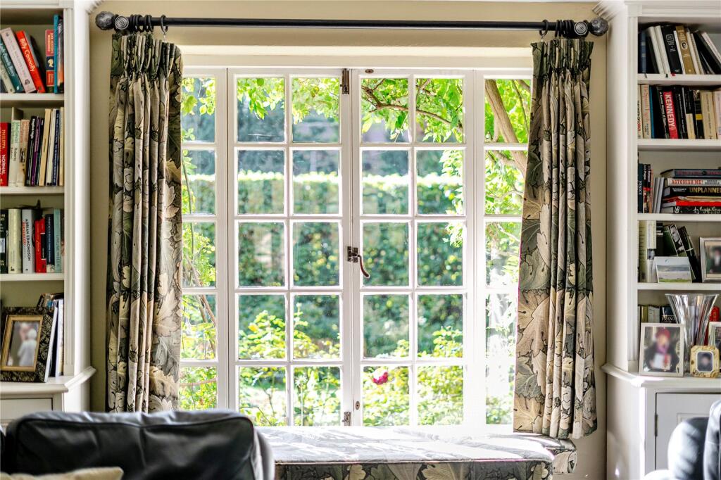 House in Woking, Surrey - View 4