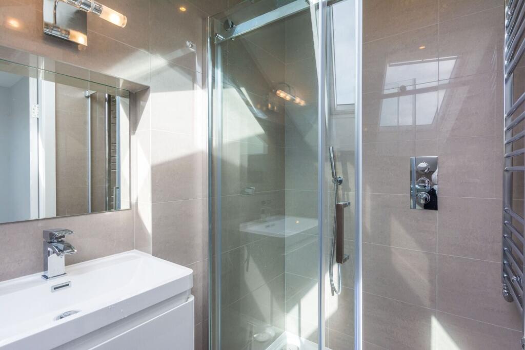Apartment in London - View 5