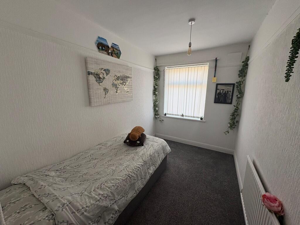 House in Leigh, Bedford - More