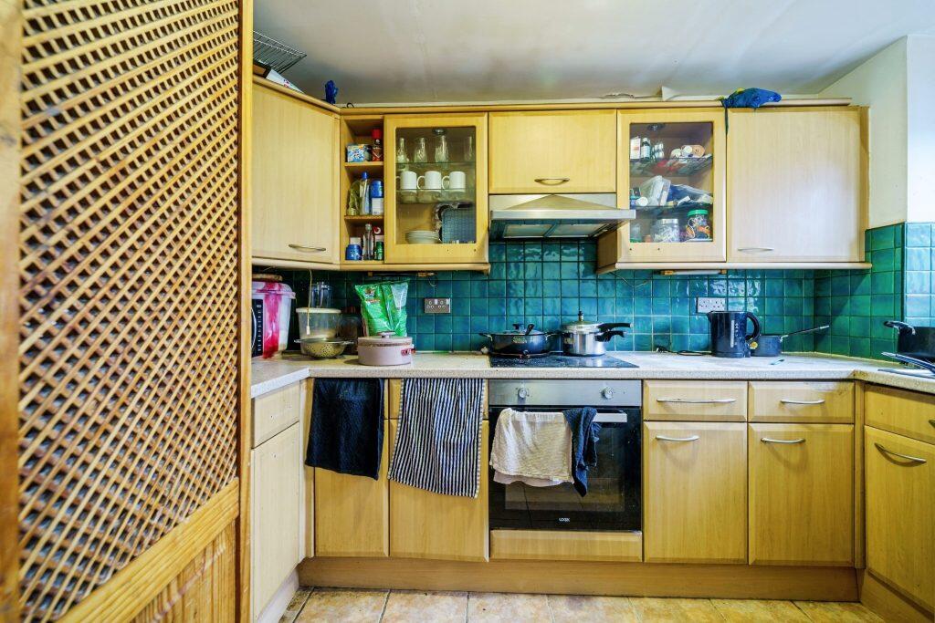 Apartment in Southall - More