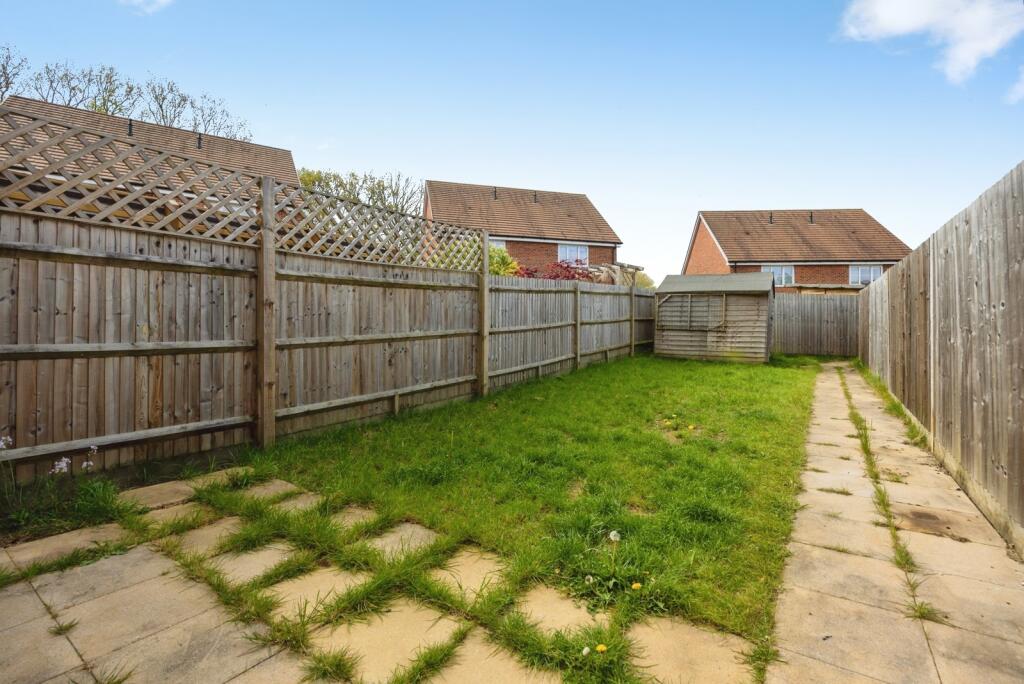 Farrier Lane, CRANLEIGH, Surrey, GU6 photo 4