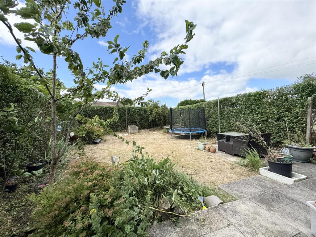 Westerley Way, Shelley, Huddersfield HD8 8HN photo 2