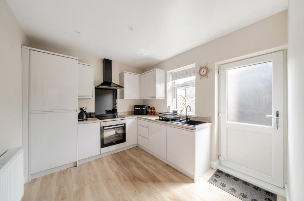 House in Leeds, Hillfoot, Stanningley - View 3
