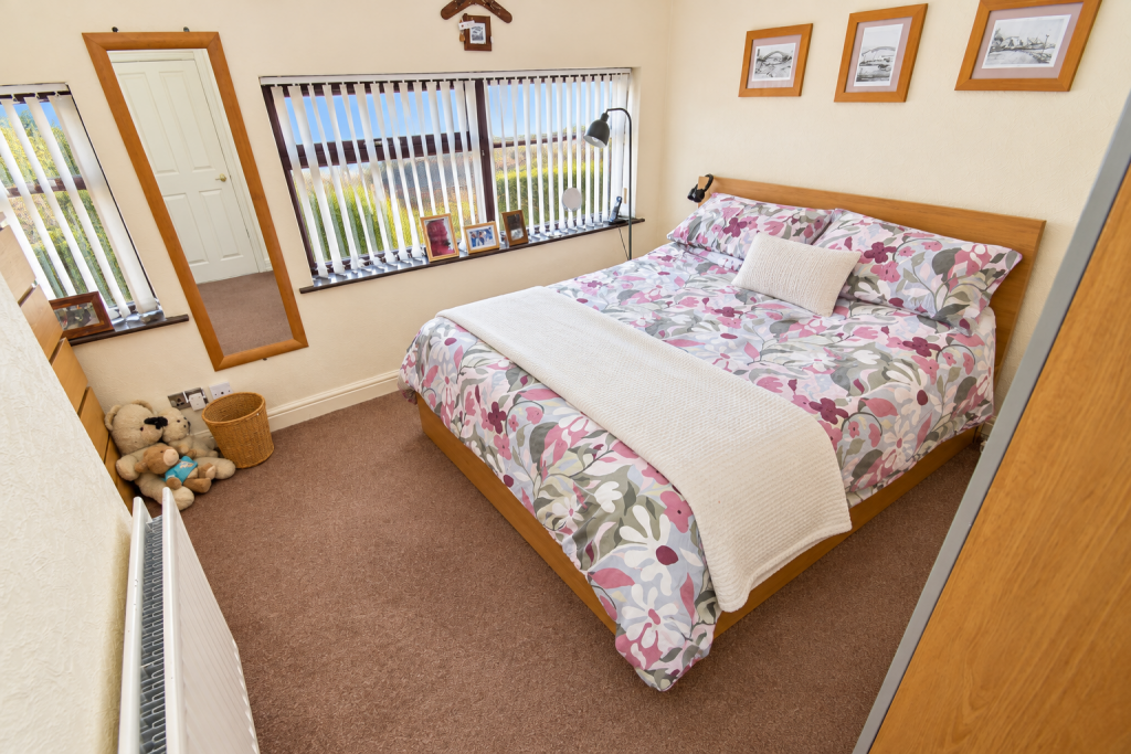 House in Tameside, Greater Manchester - View 5