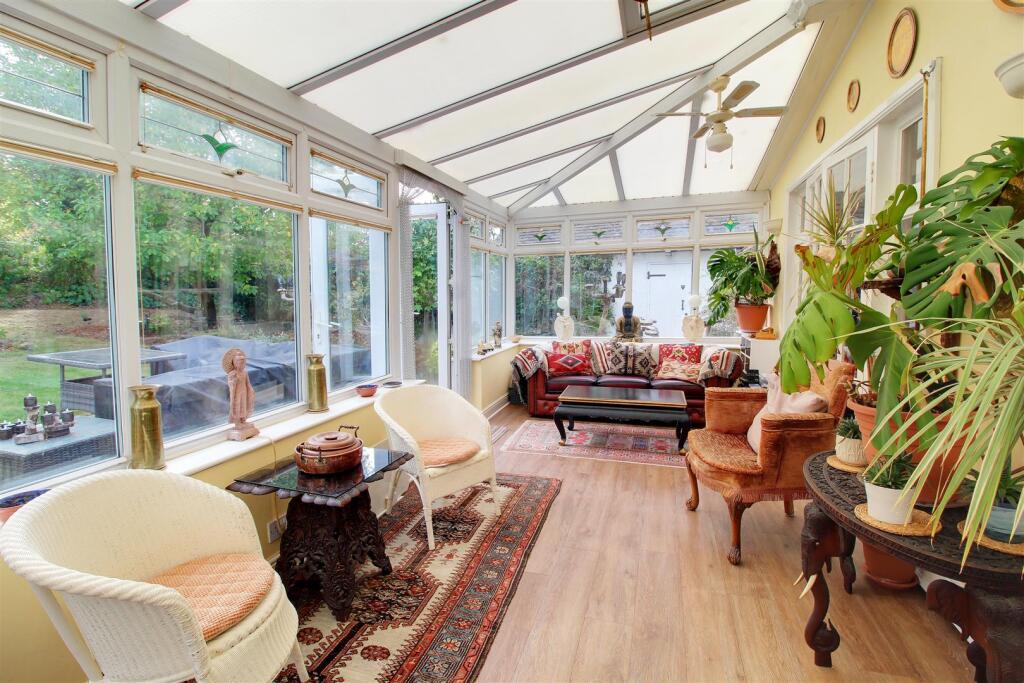 House in Potters Bar, The Royds - View 3