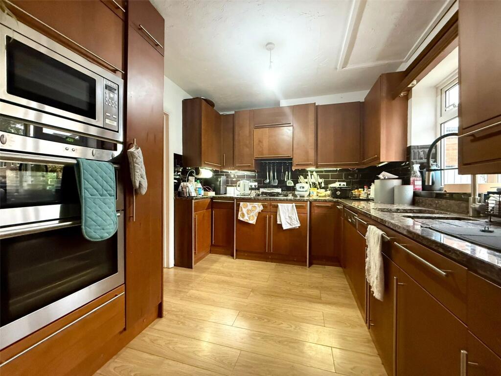 Gorse Road, Frimley, Camberley, Surrey, GU16 photo 4