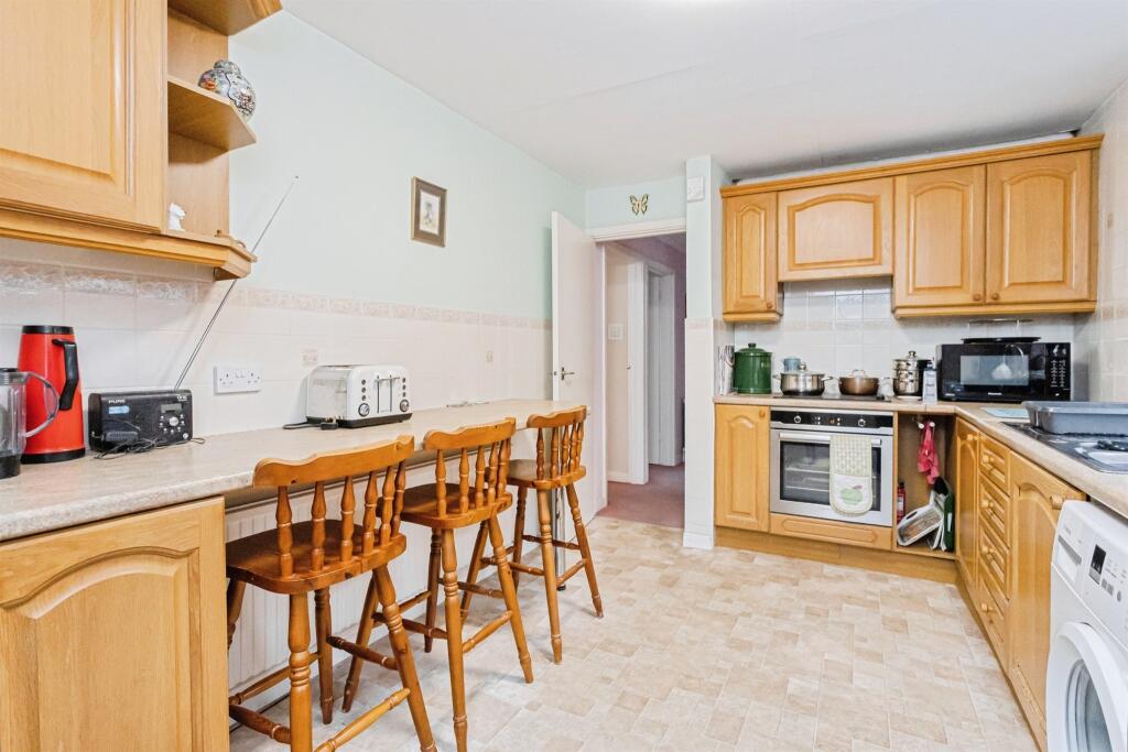 House in Mid Sussex, World's End, Burgess Hill - More