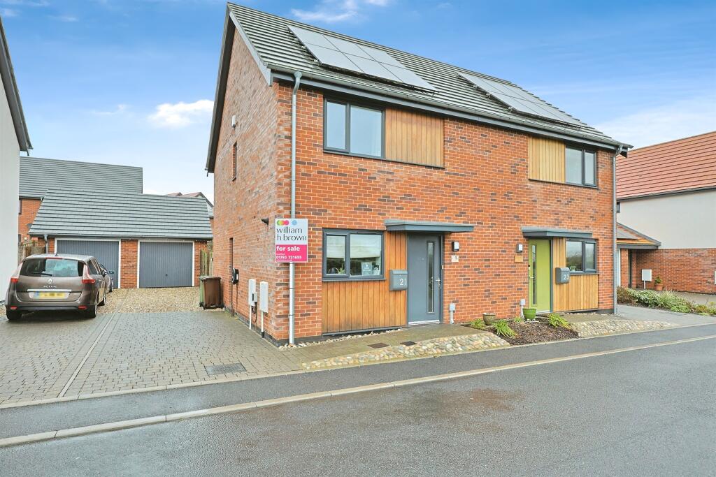 2-bed semi-detached on Leveret Green, Swaffham, £230,000