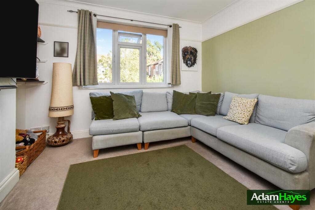 Apartment in London, Colney Hatch - More