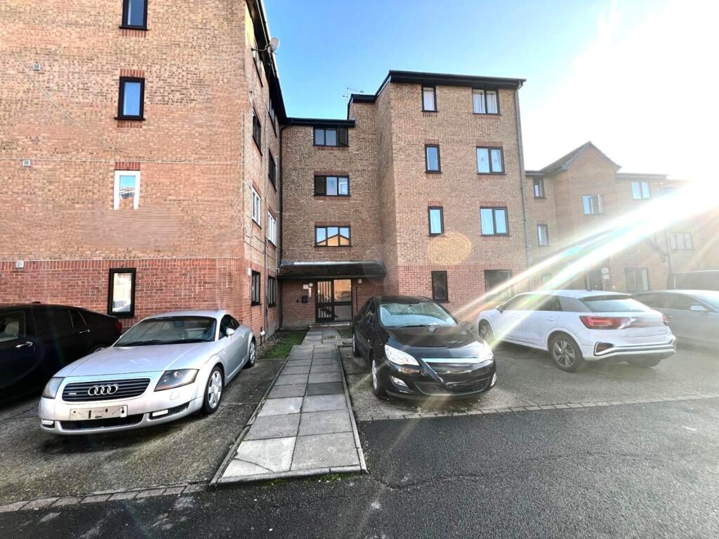 Main image of property: Streamside Close