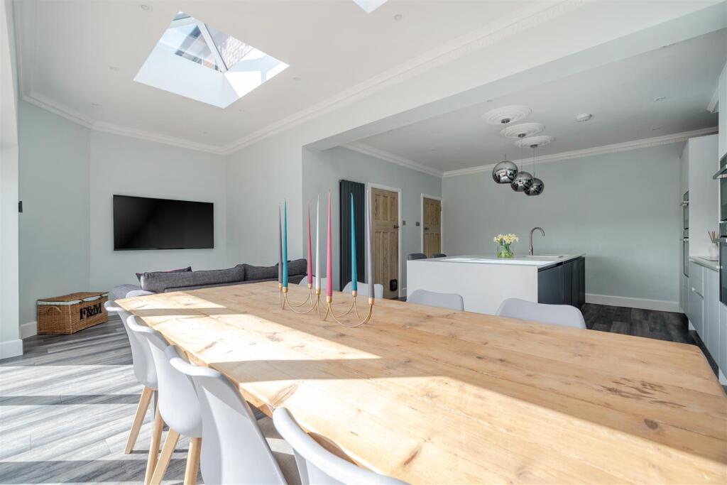 Additional image 37 of Grove Avenue, Yeovil