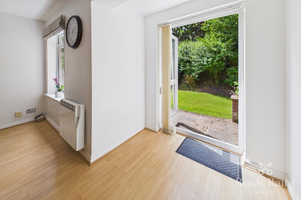 Apartment in Macclesfield, Cheshire East - View 5