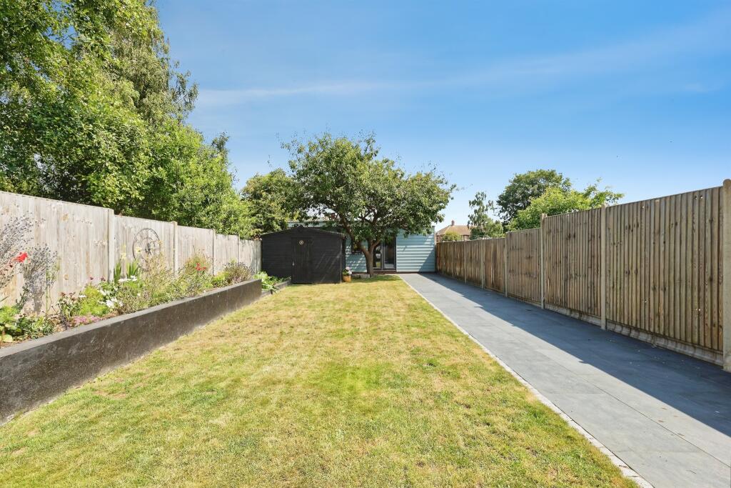 Broomfield Road, Faversham photo 4