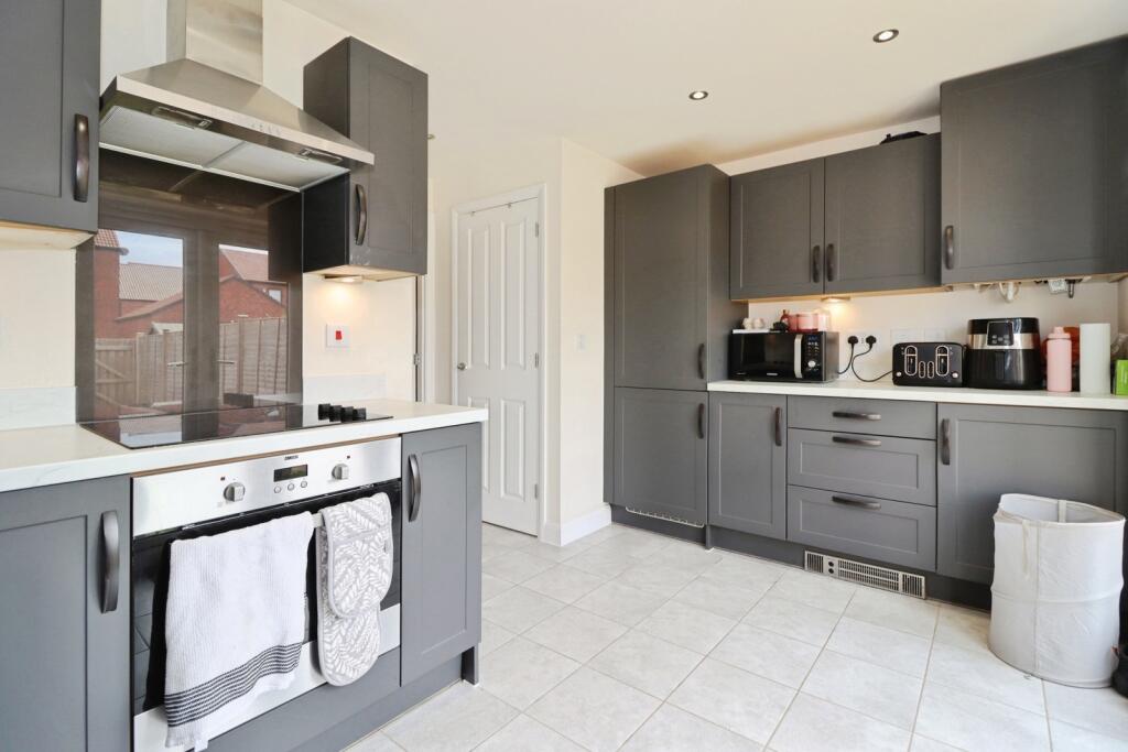 Normead Drive, BRISTOL, Avon, BS37 photo 3