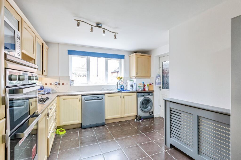House in Rushden, North Northamptonshire - More