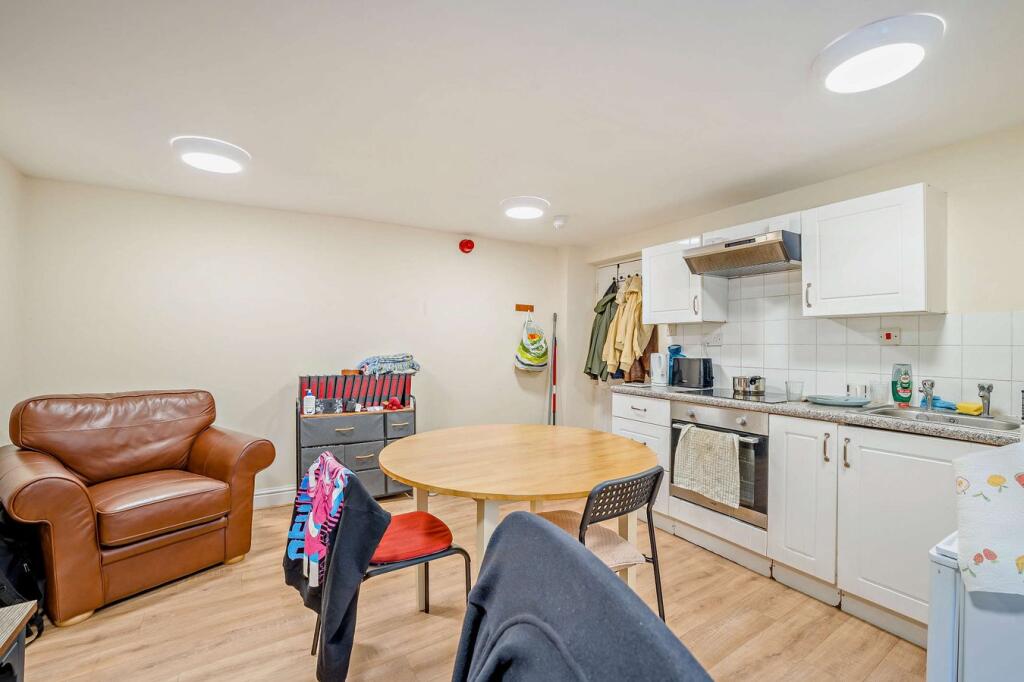 Apartment in Trowbridge - View 5