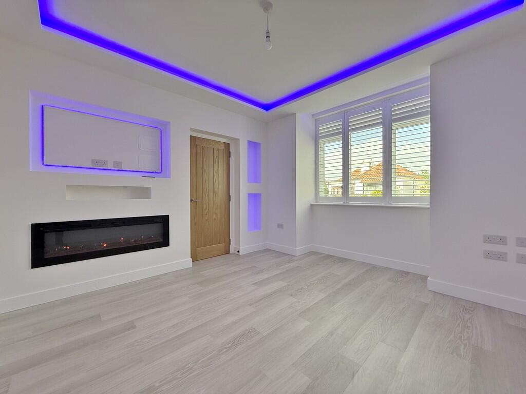 Lendorber Avenue, Drayton, Portsmouth photo 4