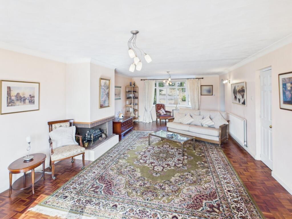 Hillfield Road, Chalfont St. Peter, Buckinghamshire, SL9 photo 3