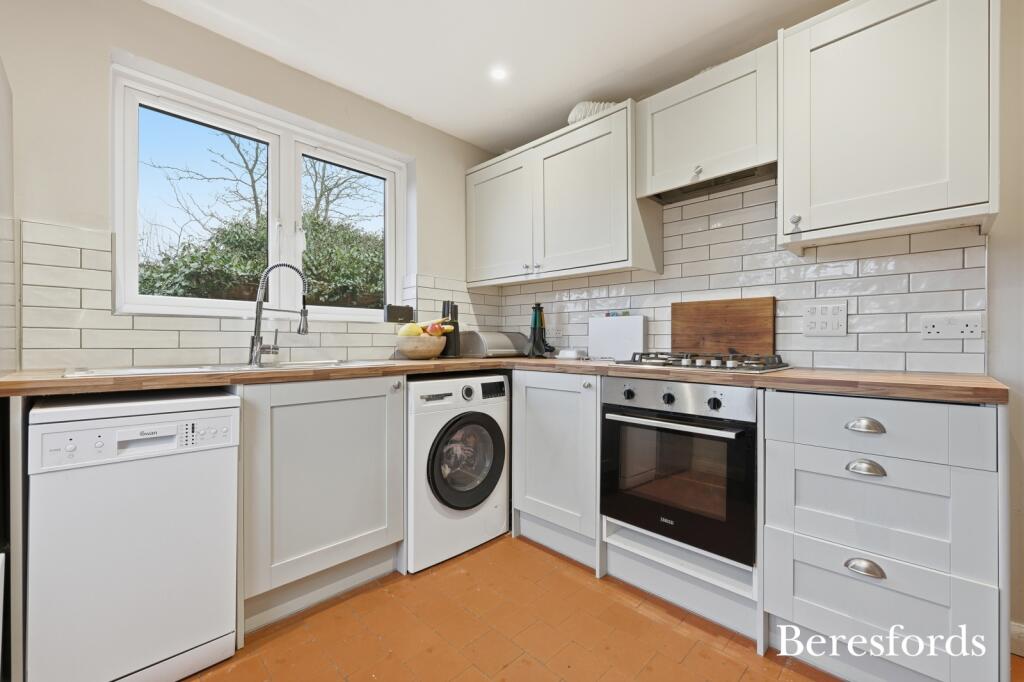 House in Brentwood, Ingatestone and Fryerning - More