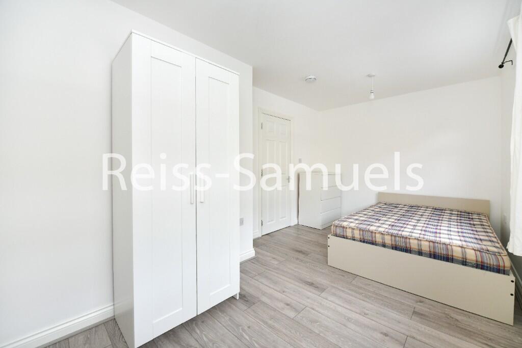 5 bedroom terraced house for rent