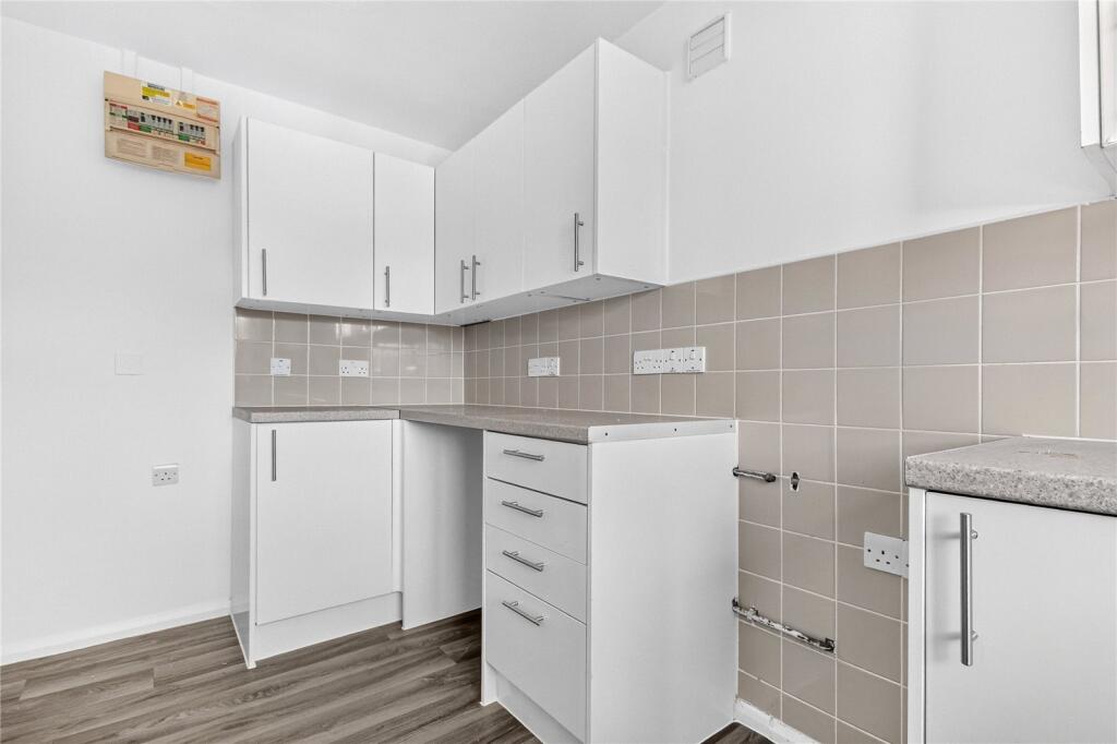 Apartment in Bracknell - View 3