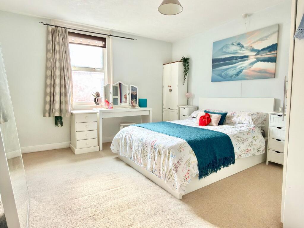 House in Gloucester - View 4