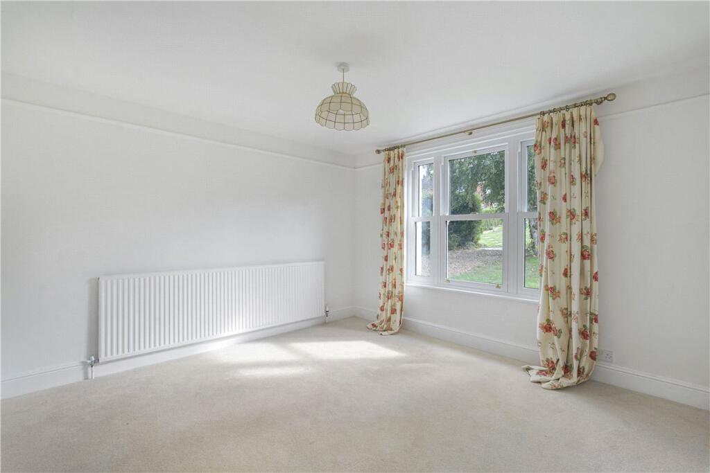 House in Swindon - View 4