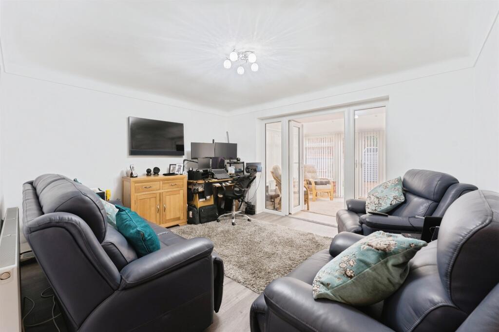 Howbeck Close, Prenton photo 3