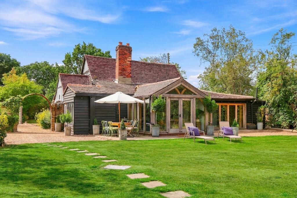 House in Romford - More