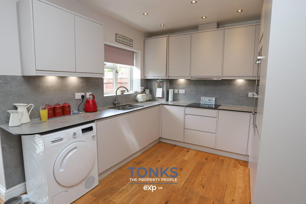 House in Dudley, West Midlands - View 6