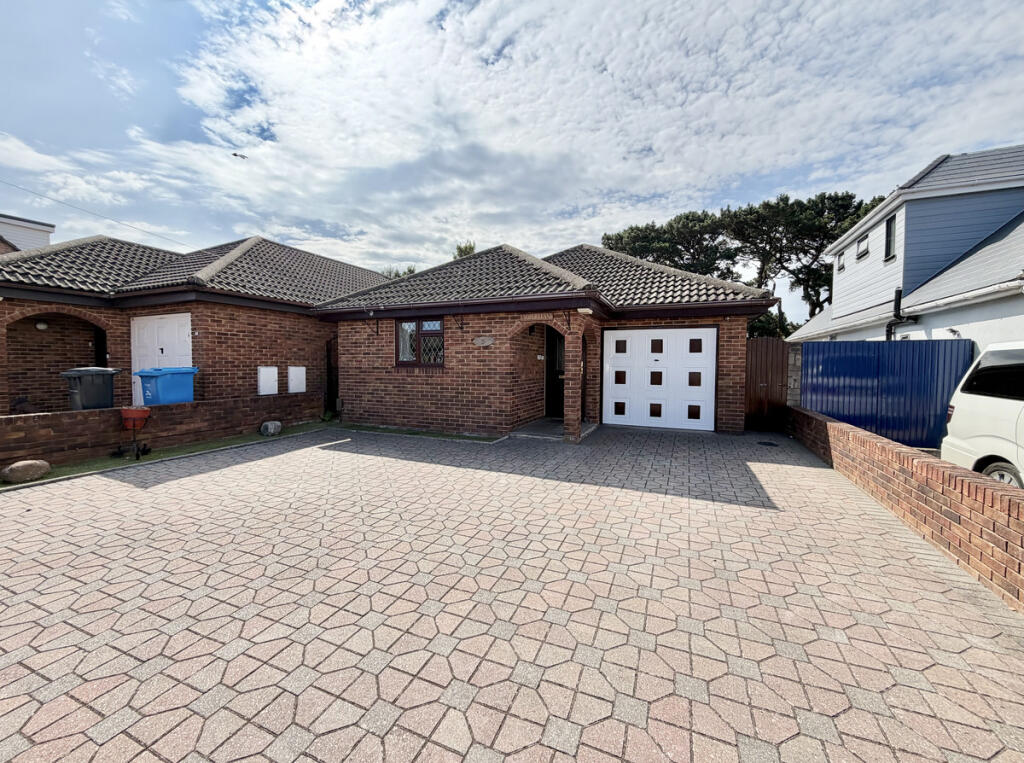 House in Poole, Creekmoor