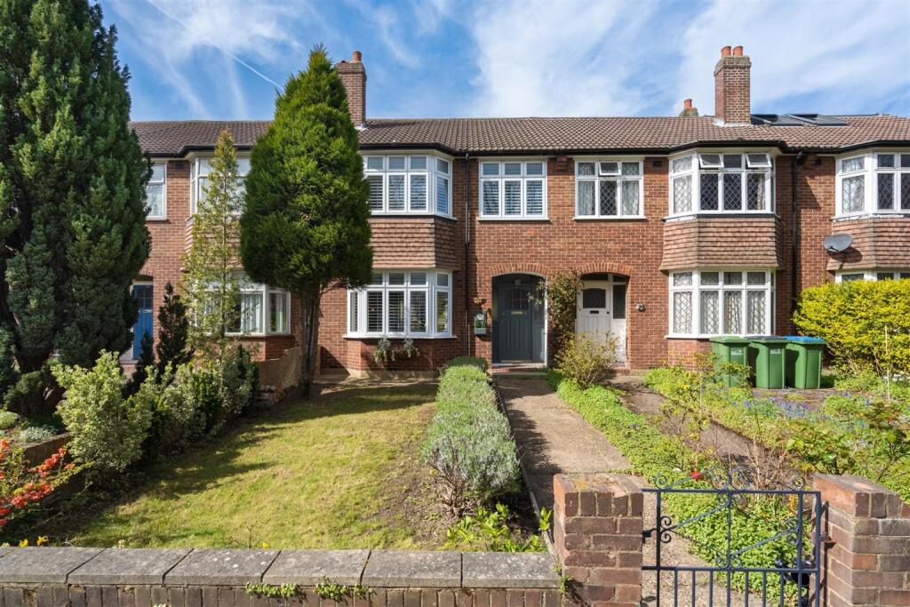 Main image of property: Elderslie Road, London, SE9 1UD