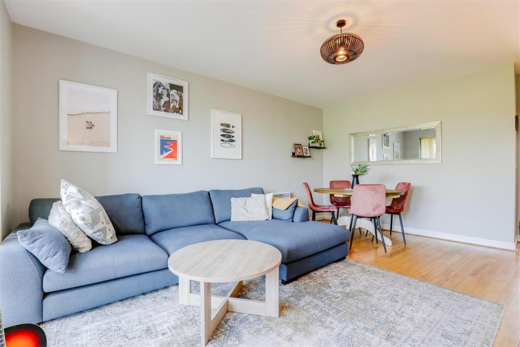 Apartment in Cardiff, Coryton, Whitchurch - View 4