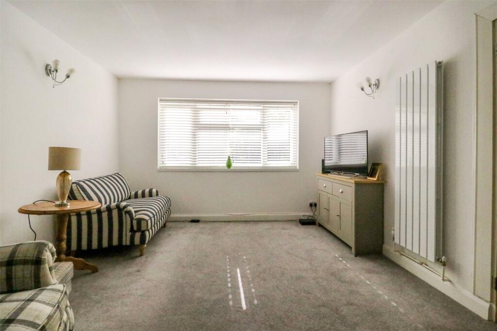 Apartment in Enfield - View 3