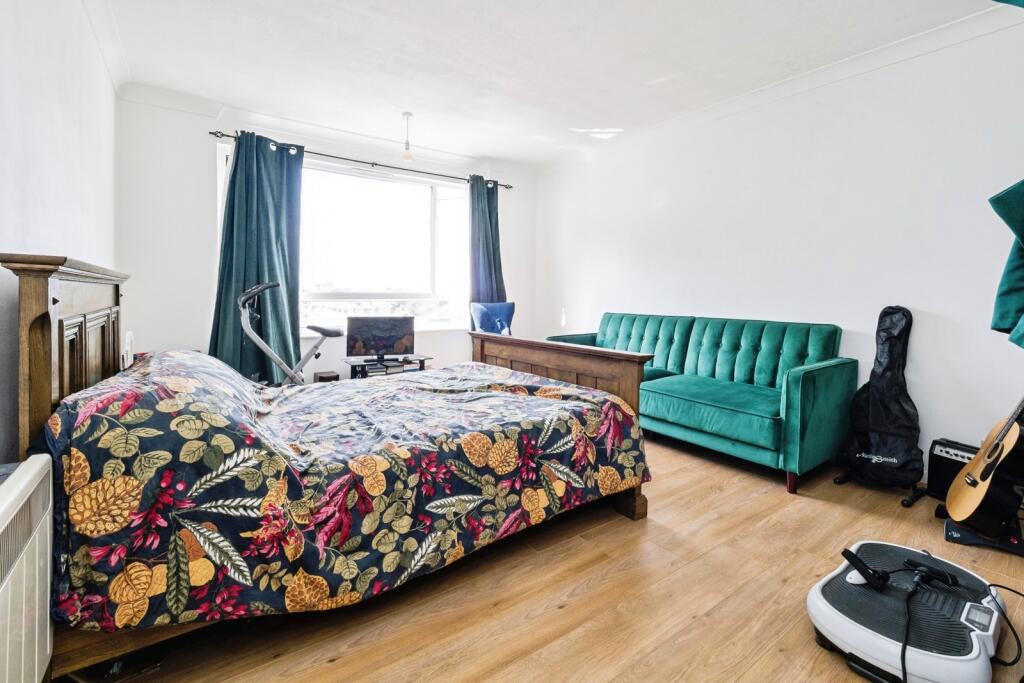Apartment in Romford - View 3