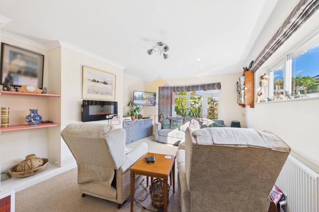 Woodland Drive, Wivenhoe photo 4