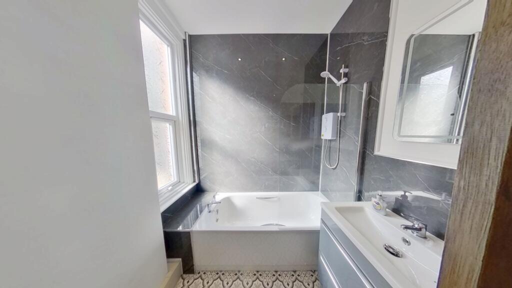 Flat 1, 44 Addison Street, Nottingham, NG1 4HA - View 4
