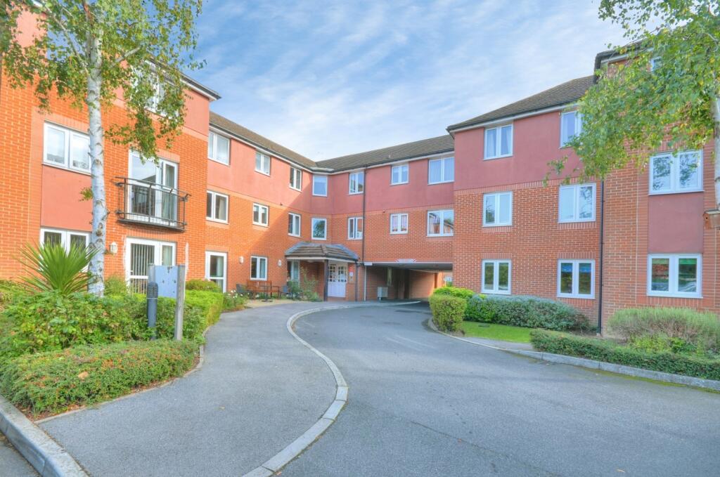 2-bed flat on Berryfield Court, Hedge End, £185,000