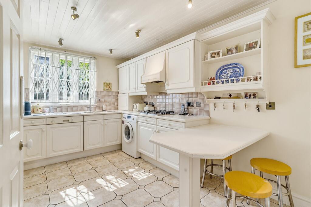 House in London, Wandon Estate, Fulham - View 5