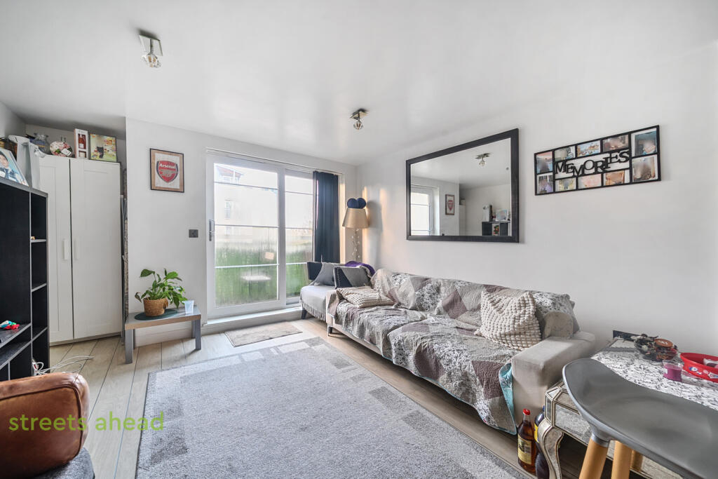 2-bed flat on Sydenham Road, Croydon, CR0, £325,000