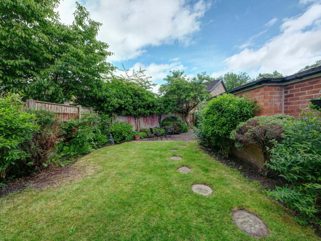 Brookside Avenue, Lymm, WA13 9BL photo 4