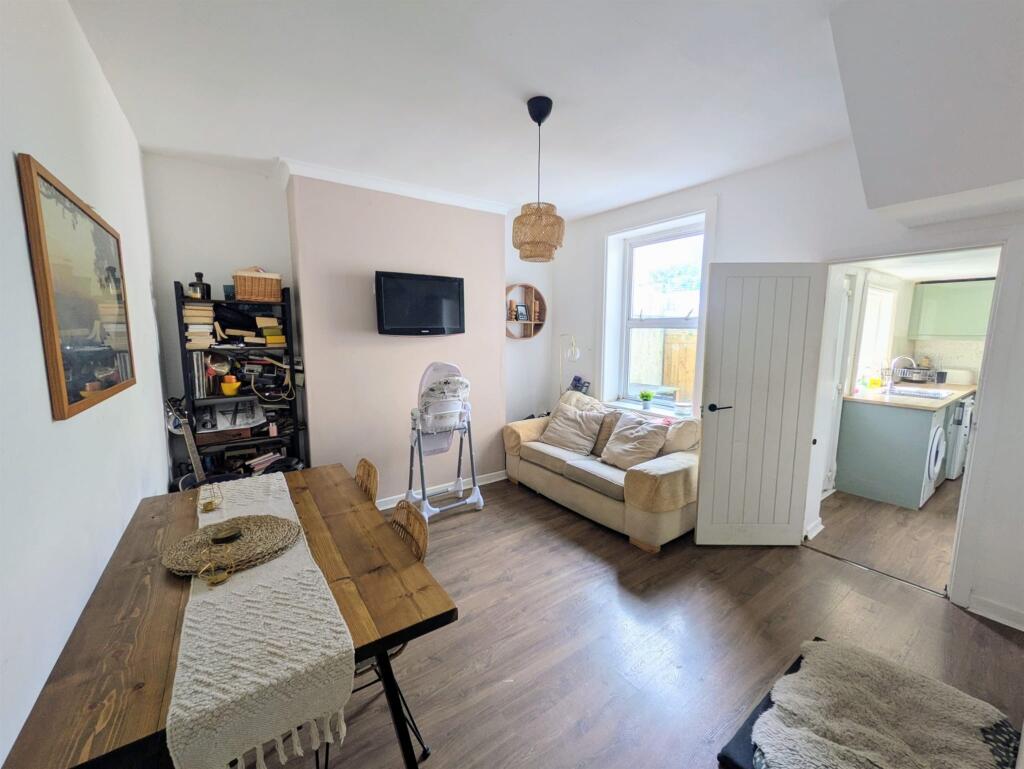House in Barry, Vale of Glamorgan - View 3