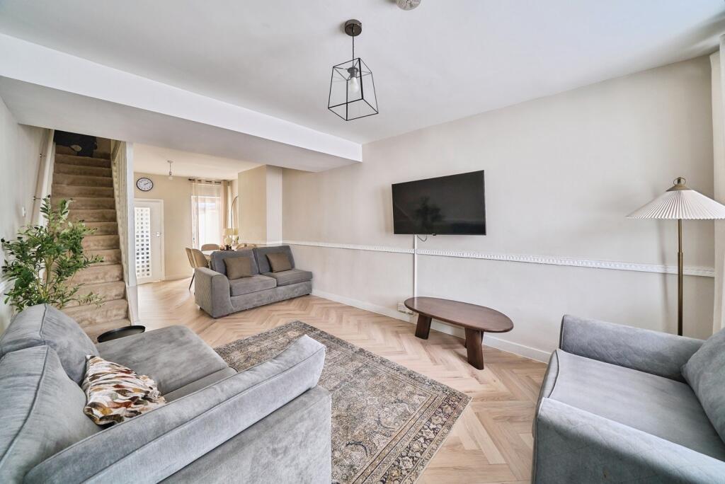 House in London - View 2