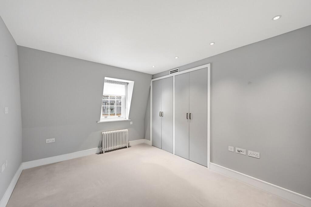 Clabon Mews, 
Knightsbridge, SW1X – pohled 5